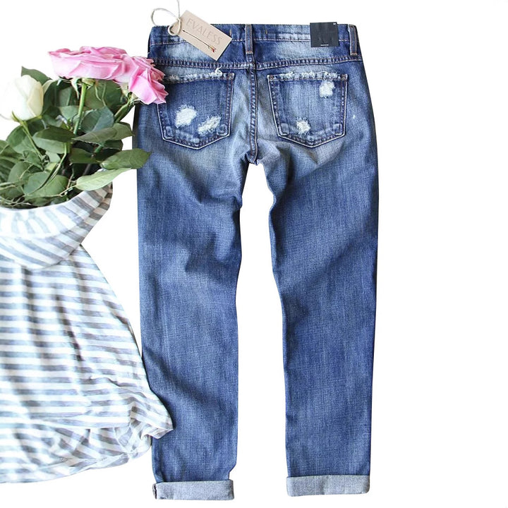 Damejeans med afslappet ripped-design og iøjnefaldende dødningehoved-applikationer Stilla