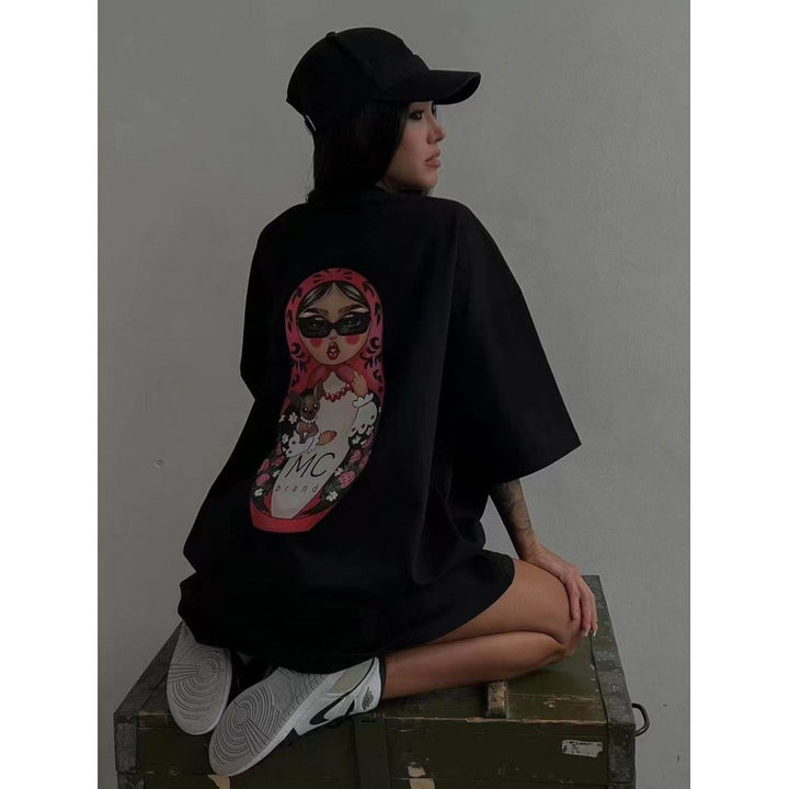 Dame T-shirt med unikt Matroschka-motiv og afslappet snit Stilla