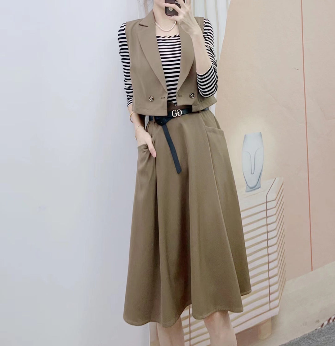 Dame Blazer-jumpsuit kombination med en smart, ubrudt nederdel og stilfulde detaljer Stilla
