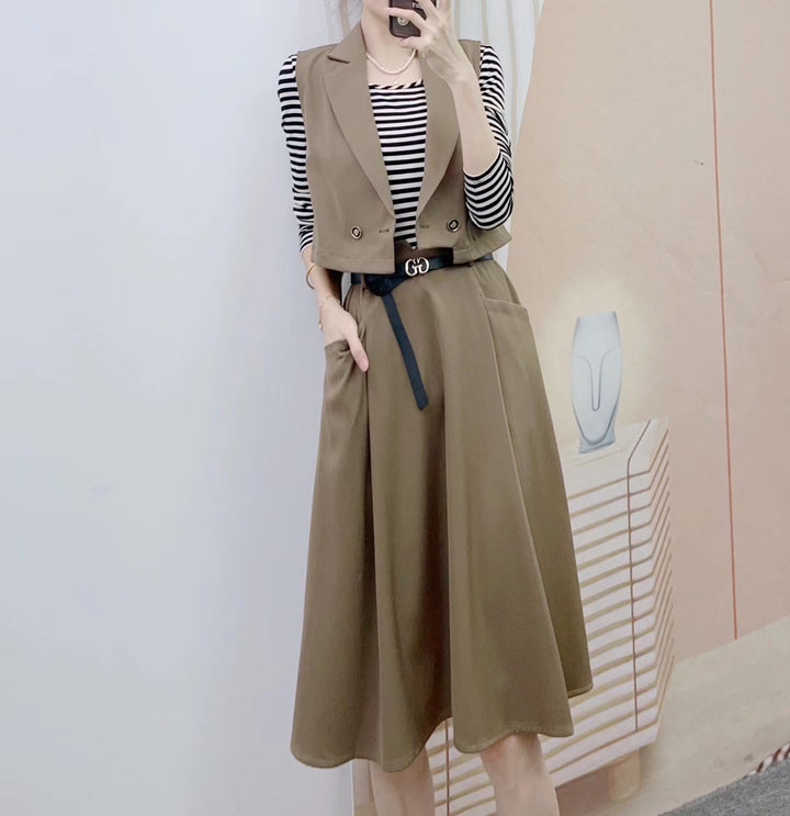 Dame Blazer-jumpsuit kombination med en smart, ubrudt nederdel og stilfulde detaljer Stilla