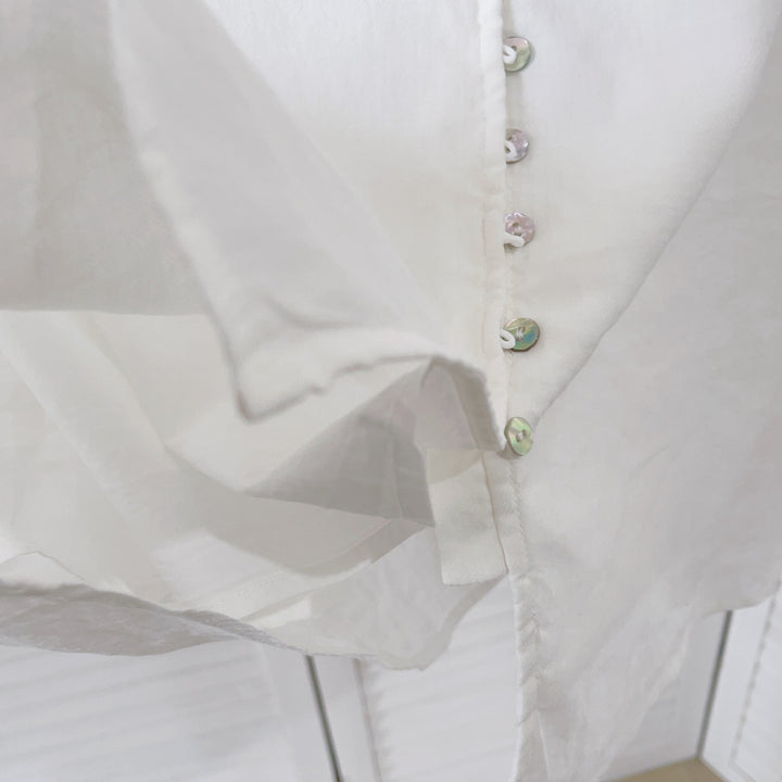 Femme Elegante Button-Up Bluse med broderet detalje Stilla