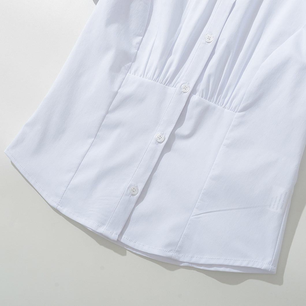Femme Kortsleeve Bluse med knaplukning og puffærmer Stilla