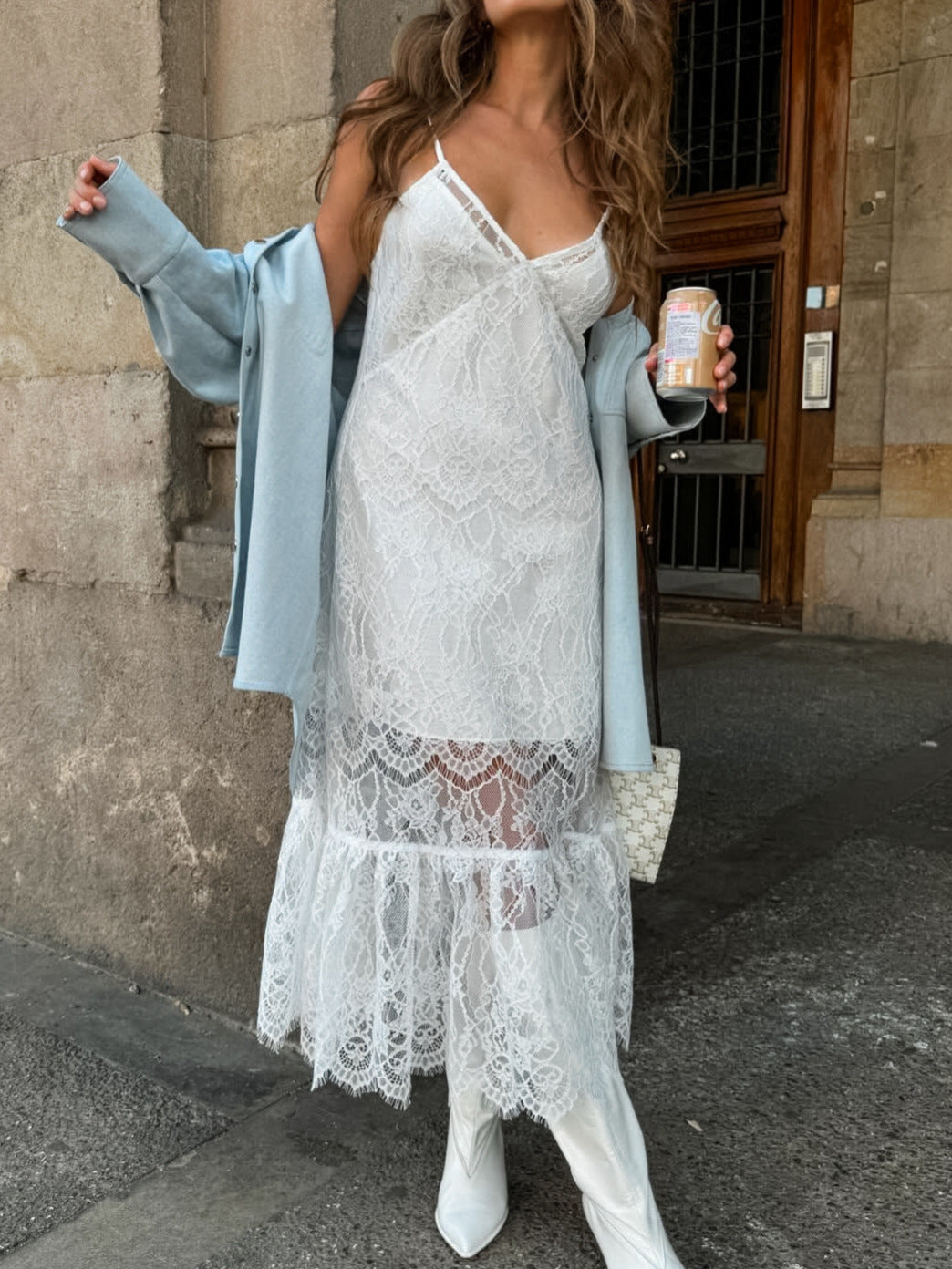 Dame spids kjole med voluminøs kant og elegante stropper Stilla