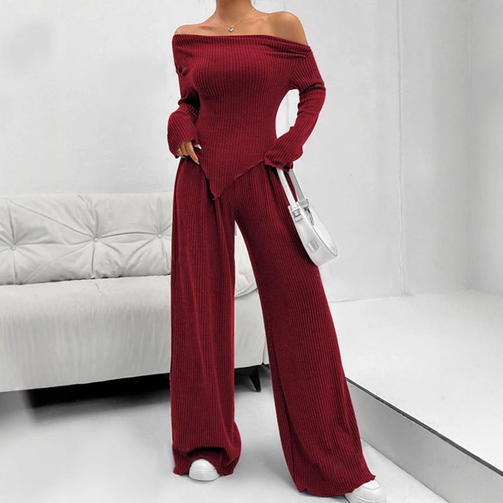 Dame tætsiddende jumpsuit med asymmetrisk udskæring og lange ærmer Skovae