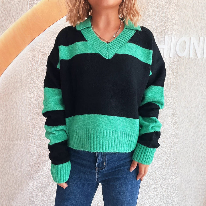 Kvinde strikket sweater med V-hals og stilfulde blokstriber Stilla