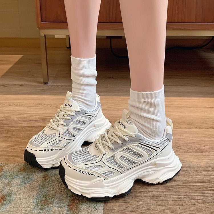 Dame Sport Sneakers med åndbart mesh-overflade og moderigtige accenter Stilla