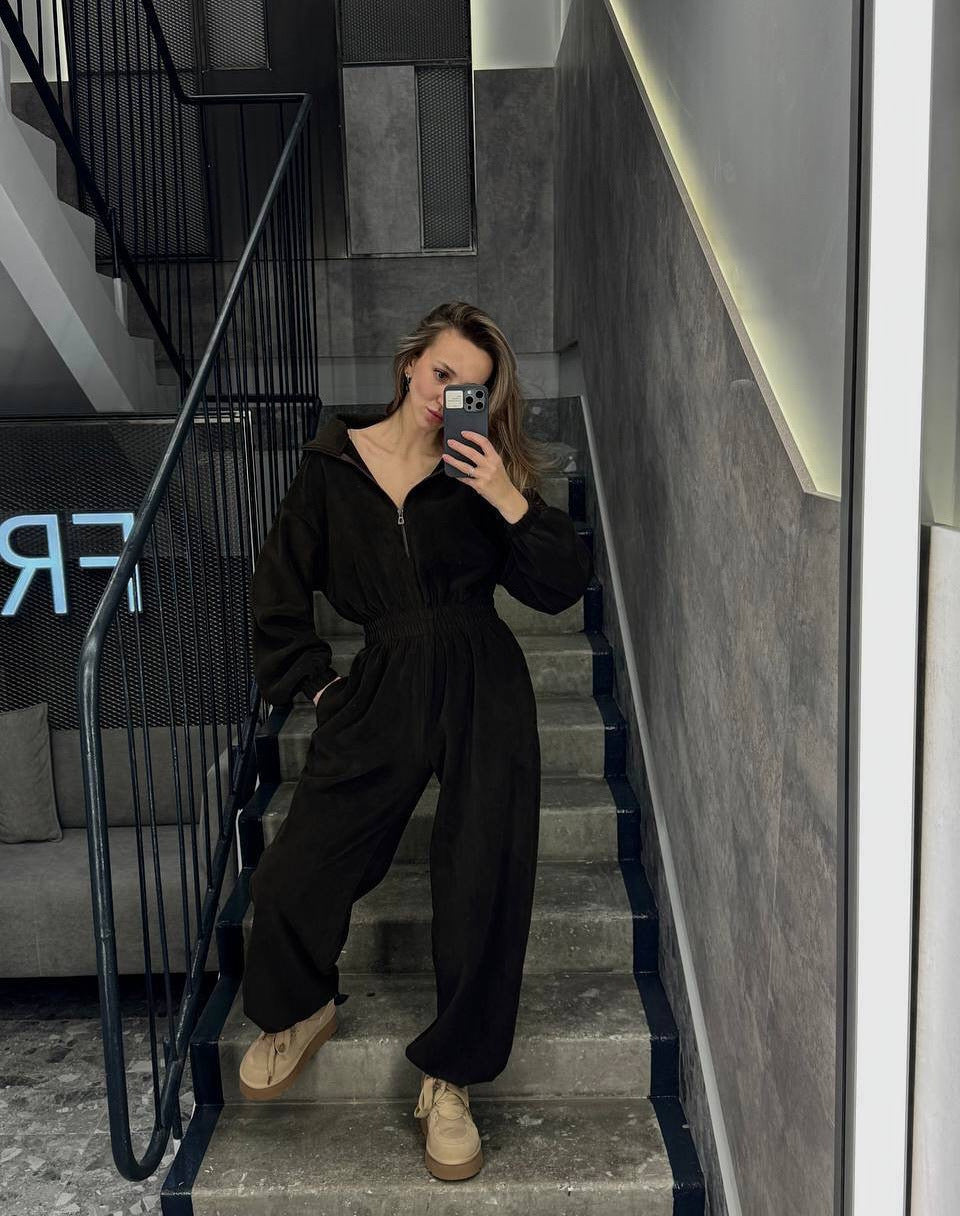 Kvinders fleece jumpsuit med høj krave og praktisk lynlås Skovae