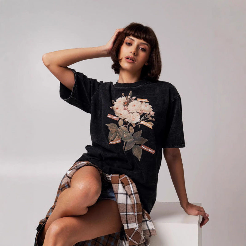 Dame T-shirt med florale accenter og afslappet pasform Stilla