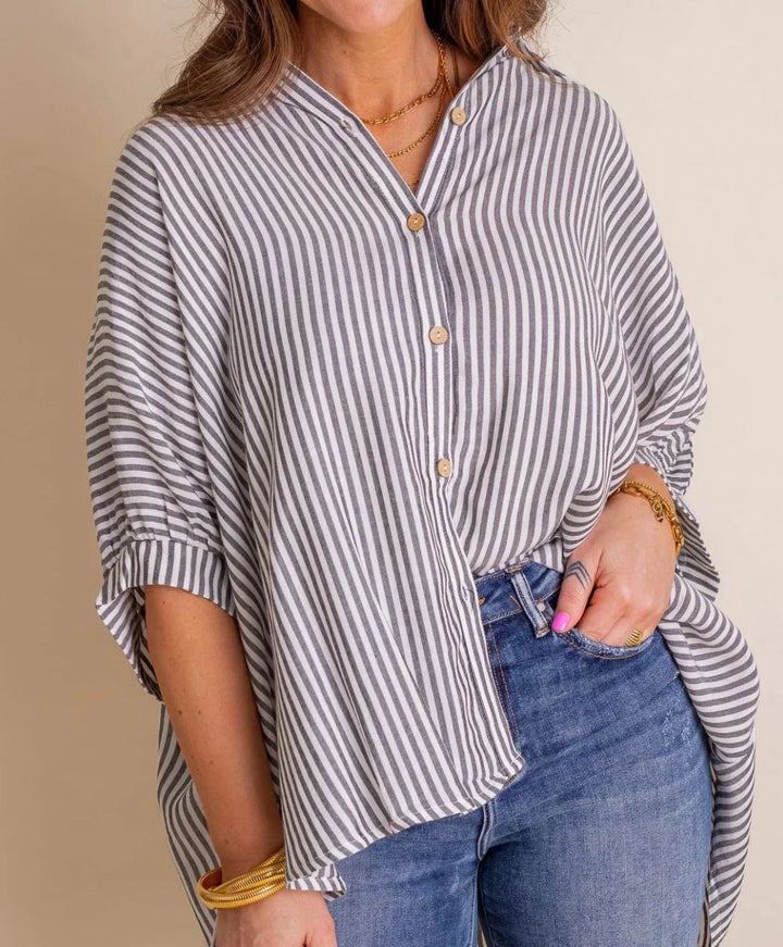 Dame afslappet stribet bluse med knapdetaljer og oversized snit Stilla