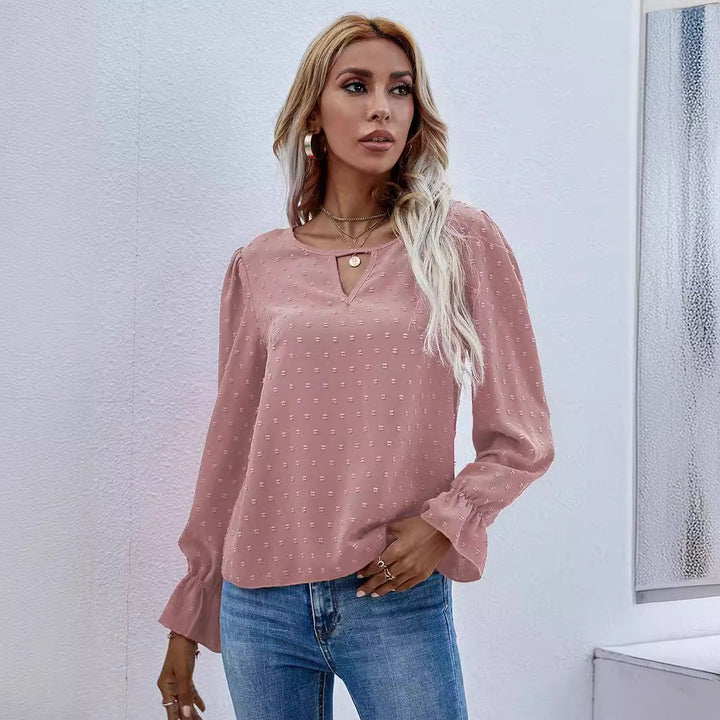 Damebluse med dekorativ nøgleudskæring og elegant struktur Stilla