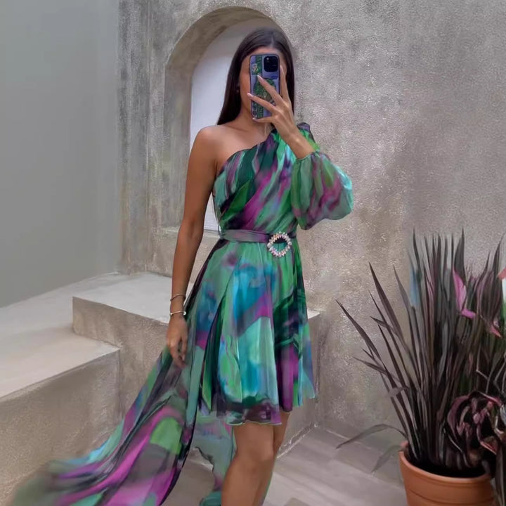 Kvinders én-skulder maxi kjole med gennemsigtig chiffon og asymmetrisk kant