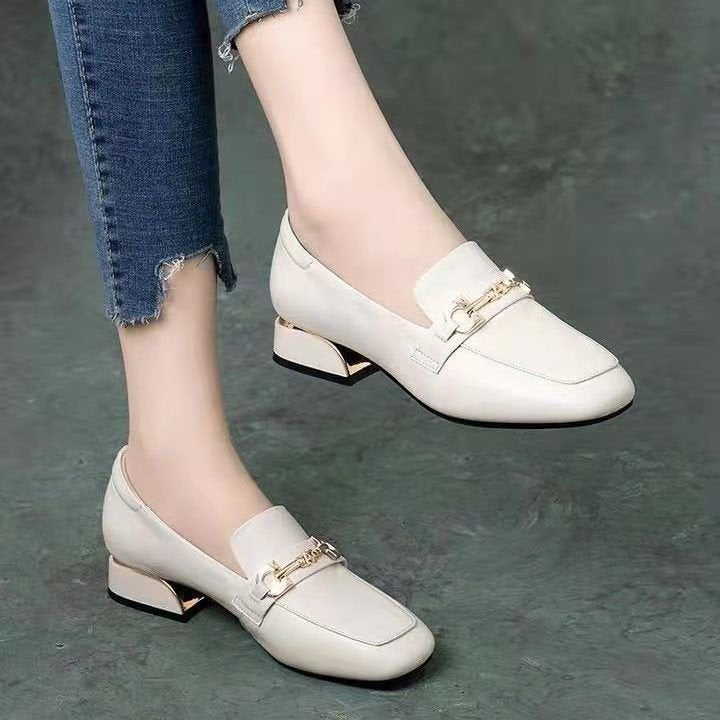 Dame elegante loafers med gyldne accenter Stilla