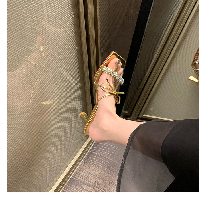 Dame Glitrende Sandaler med elegant rem og funklende accent Stilla