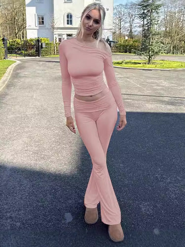 Dame Elegant og figursyet sportkombination med asymmetrisk top og flared bukser Stilla