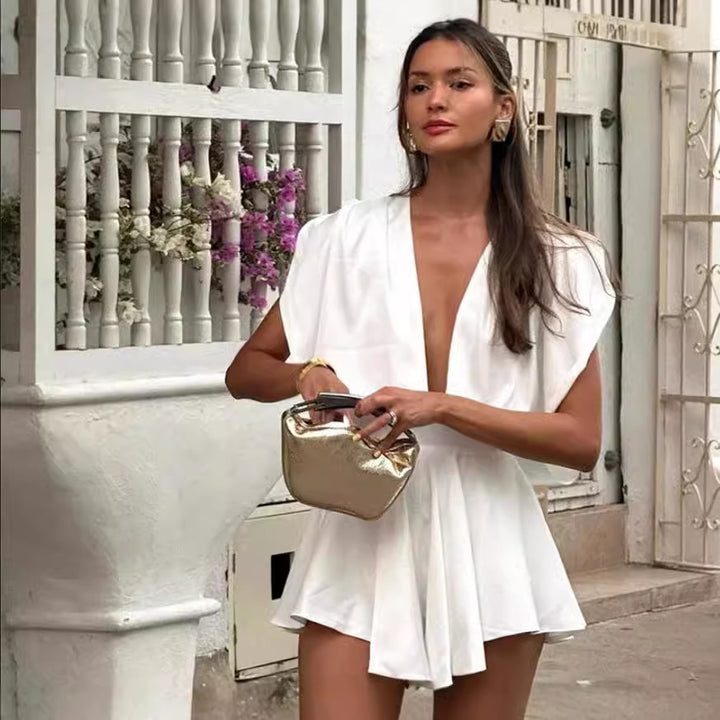 Dame kort oversized kjole med dyb V-udskæring og elegant snit Stilla