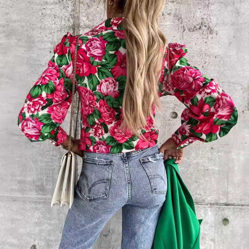 Damebluse med blomstret design og voluminøse ærmer Stilla