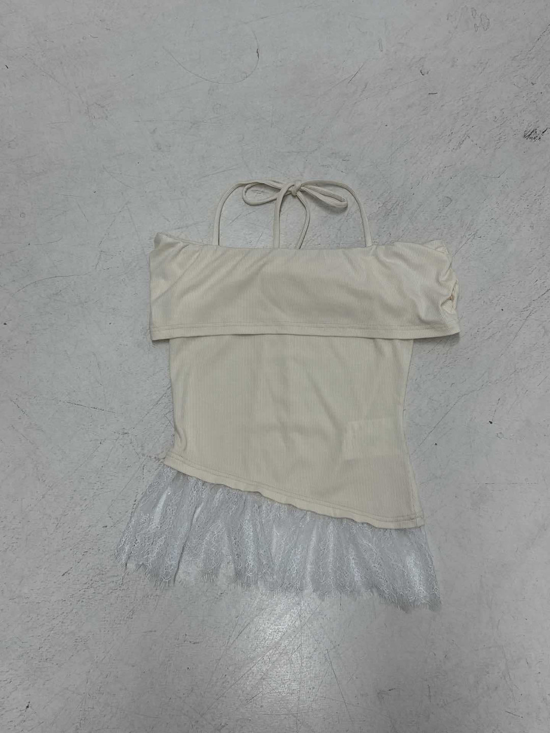 Dame Off-Shoulder Top med Ruffle Kant Skovae