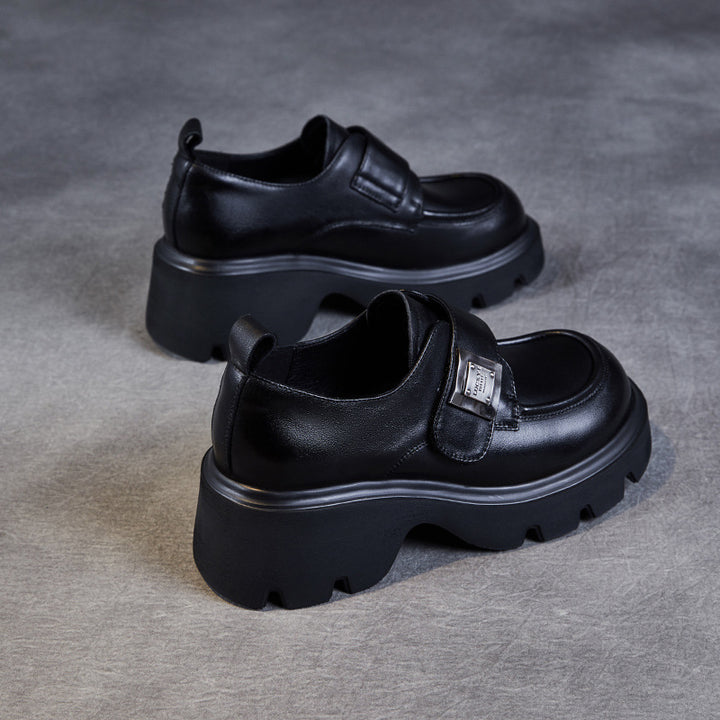 Femme Chunky Platform Slip-On Loafers med dekorativt spænde-detajle Stilla