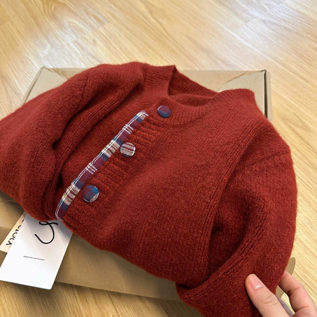Kvinders fashionable cardigan med ternet mønster og praktiske knapper Stilla