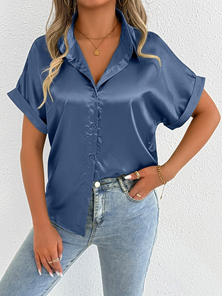 Dame satinbluse med afslappet snit og elegant krave Skovae
