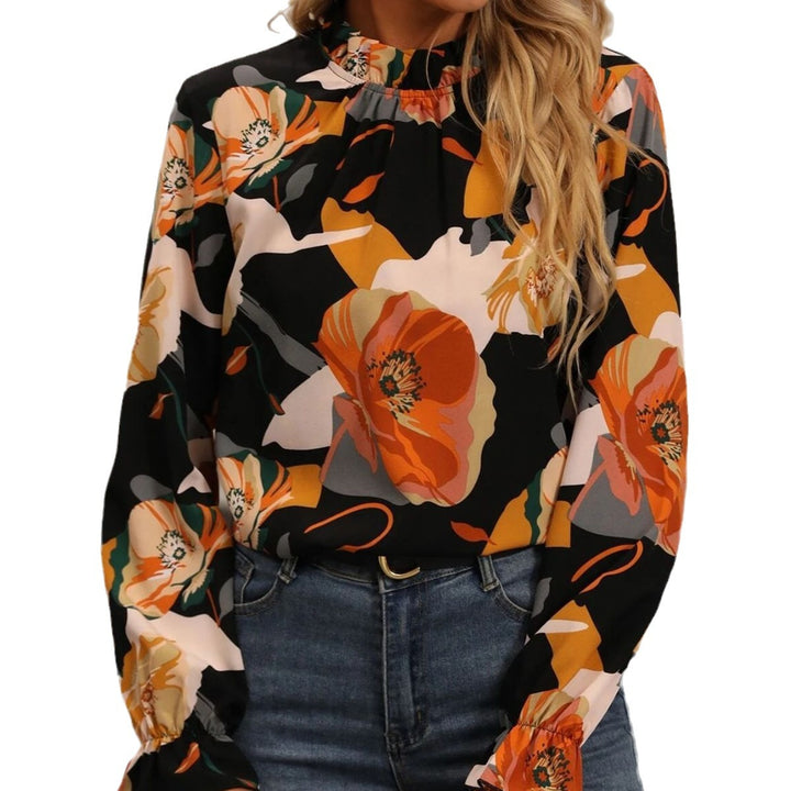 Damebluse med blomsterdesign og elegante flæser Stilla