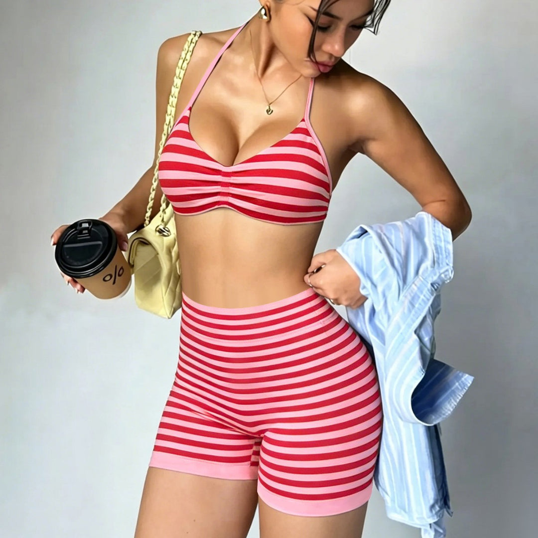 Dame Sporty bikini sæt med højt skårne shorts og flæsedetalje Skovae