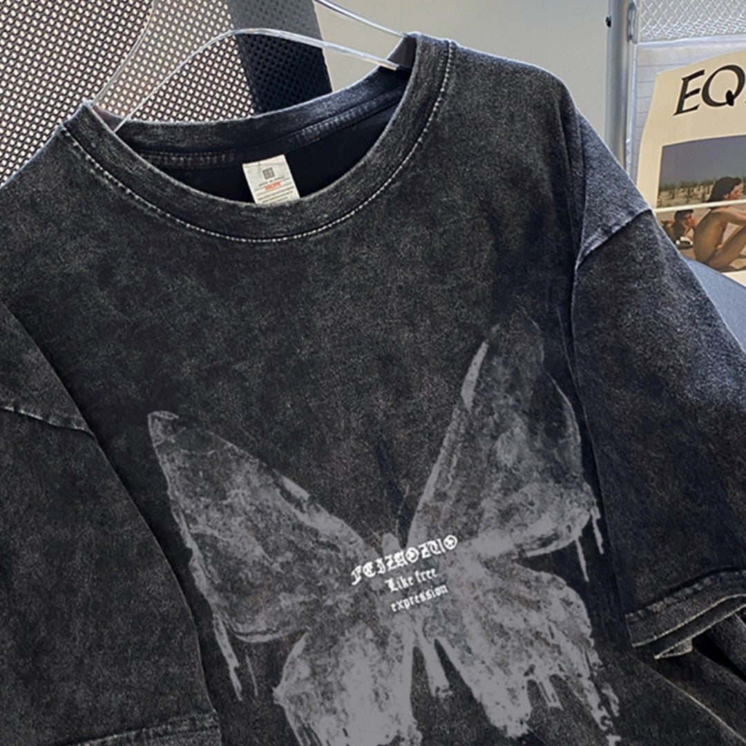 Dame Oversized T-shirt med kunstnerisk sommerfugledesign Stilla