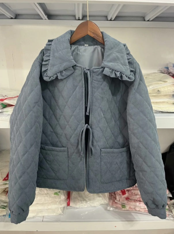 Femme quilted oversized jakke med ruffle krave Stilla