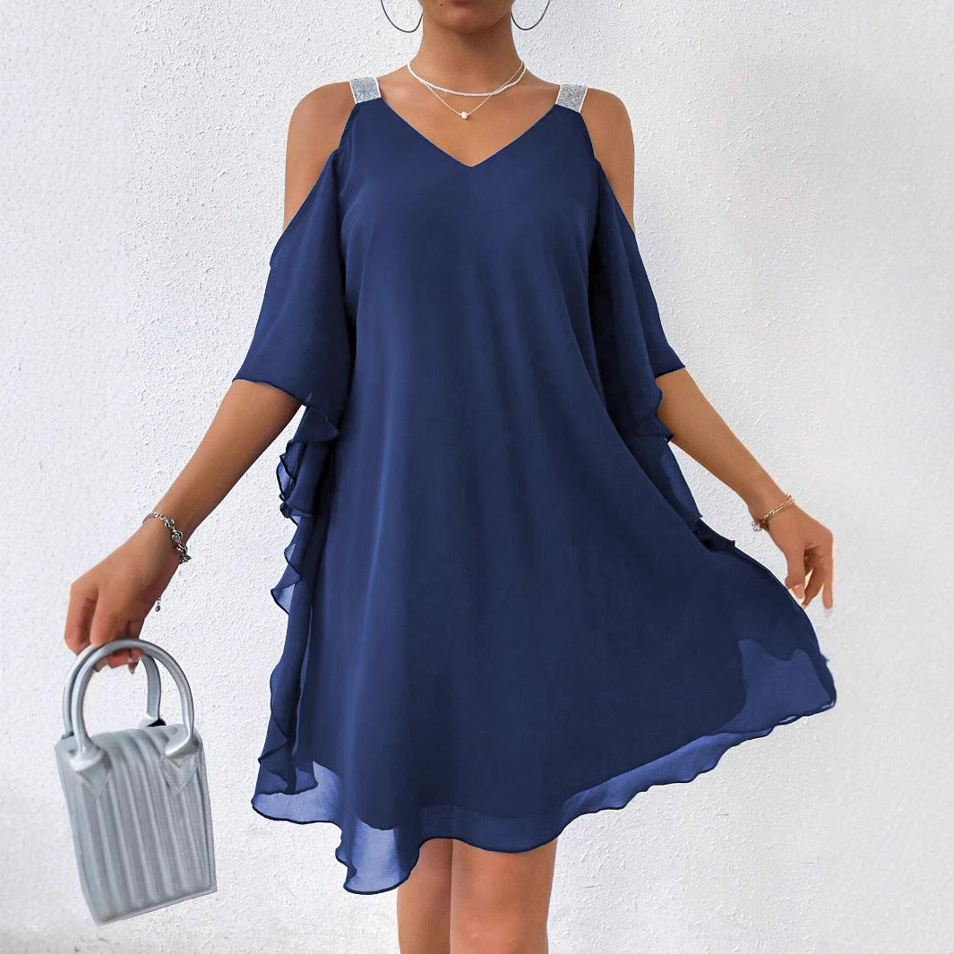 Dame fritidkjole med off-shoulder design og elegante detaljer Stilla
