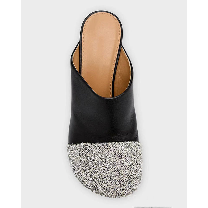 Femme Open-Toe Mules med skulpturel metallisk hæl Stilla
