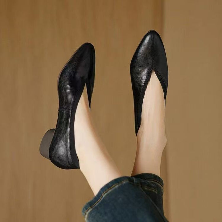 Dame elegante Pumps med moderigtigt V-udskæring og komfortabel blokhæl Stilla