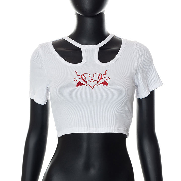 Dame Crop-Top med kreativt cut-out og broderet hjerte-design Skovae