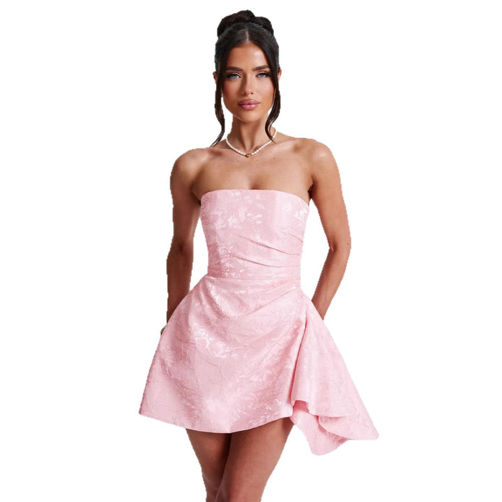 Dame strapless aften kjole med asymmetrisk kant og blomsterformet design Skovae