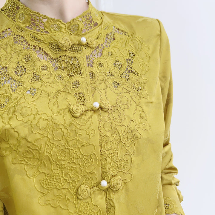 Dame elegant bluse med kunstneriske spidsaccent og fashionable knapdetaljer Stilla