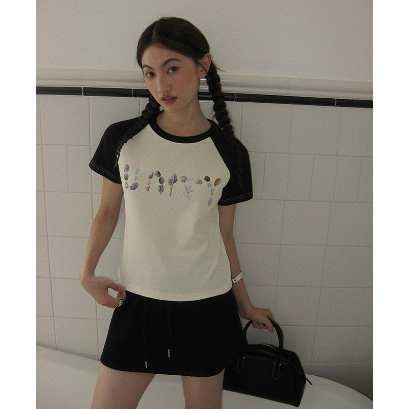 Dame T-shirt med unikt grafisk design og afslappet snit Stilla
