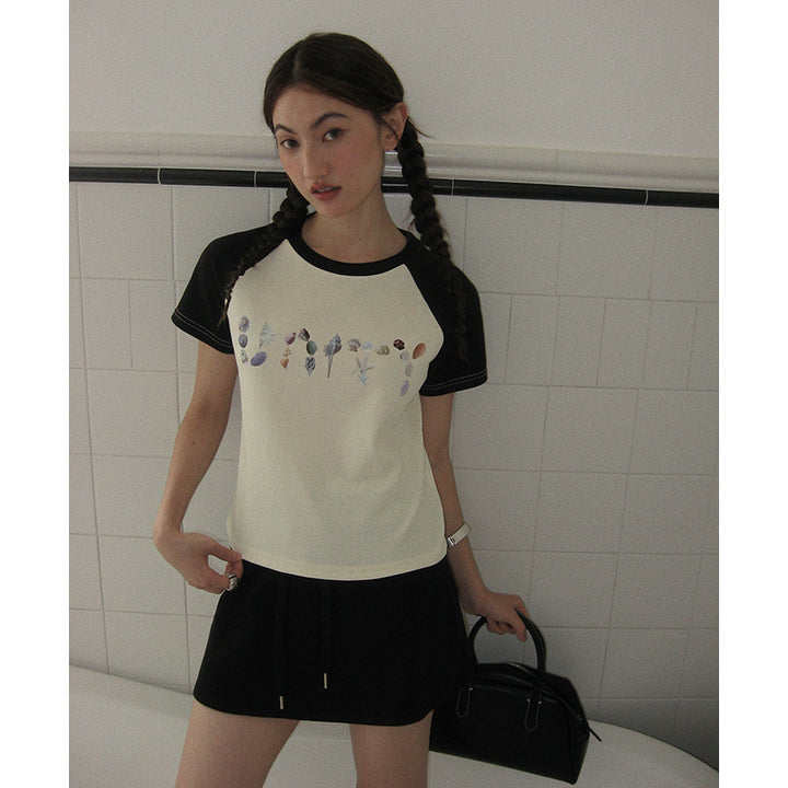 Dame T-shirt med unikt grafisk design og afslappet snit Stilla