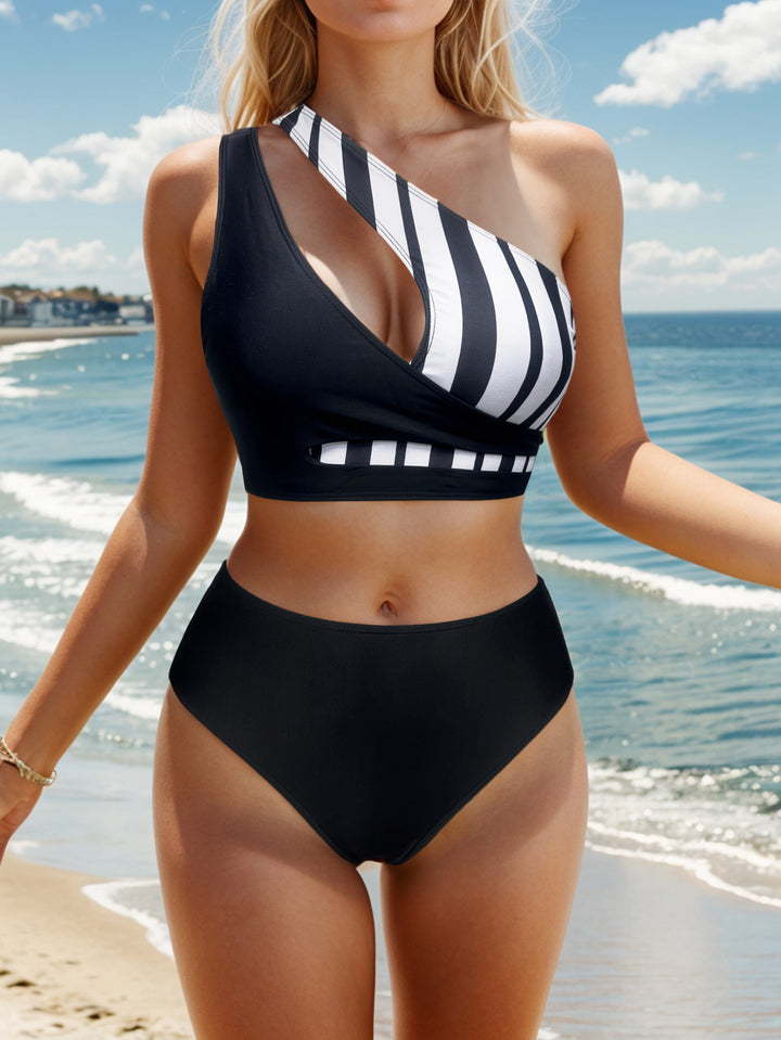 Dame Bikinibrystholder med asymmetrisk snit og slidstærkt Black & White design Stilla