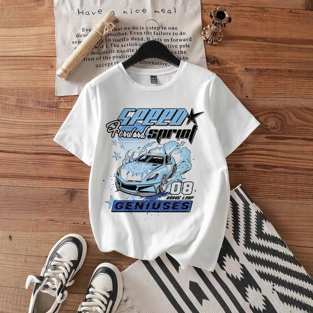 Dame T-shirt med kreativ bilmotiv og urbant skrift Skovae