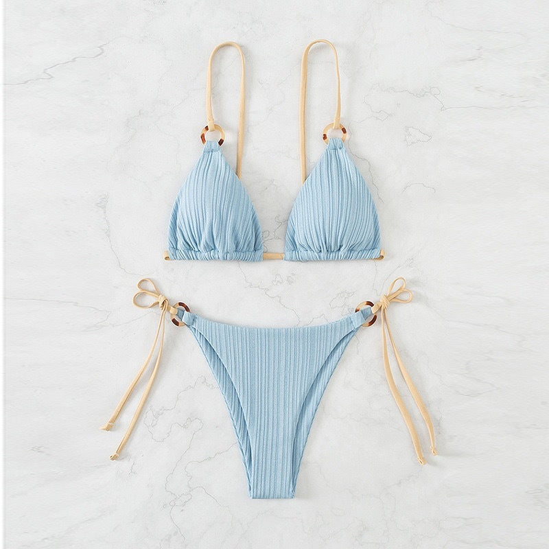 Dame Triangel-Bikini-Sæt med justerbare bånd og gyldne accenter Stilla