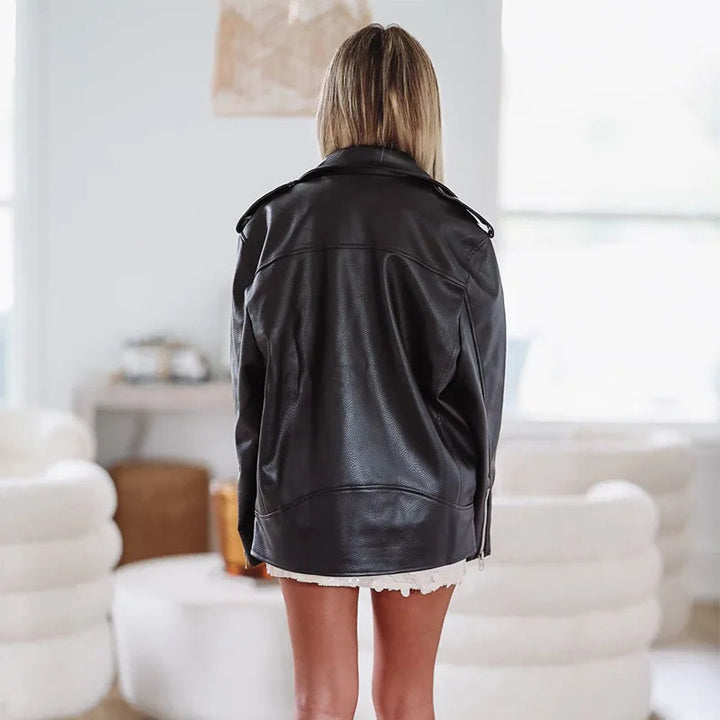 Kvinders mode bikerjakke med oversized snit og innovative detaljer Stilla