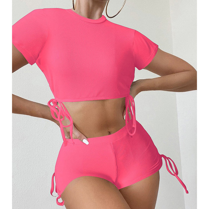Damer sporty crop top med legende bindebånd og shorts Skovae