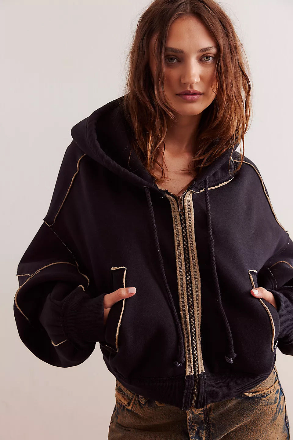 Dame afslappet hætte hoodie med moderne kontrastsyninger Stilla
