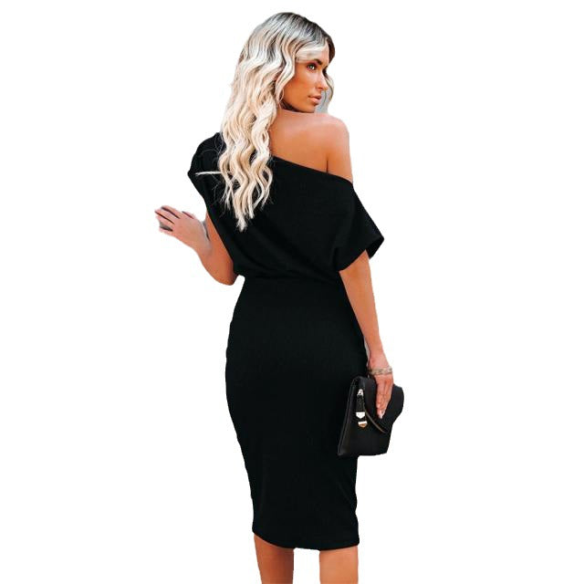 Dame Elegant, figursyet kjole med off-shoulder design Stilla