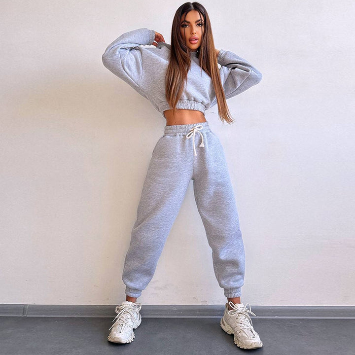 Kvinders sporty cropped sweat sæt med elastisk talje og praktiske lommer Skovae