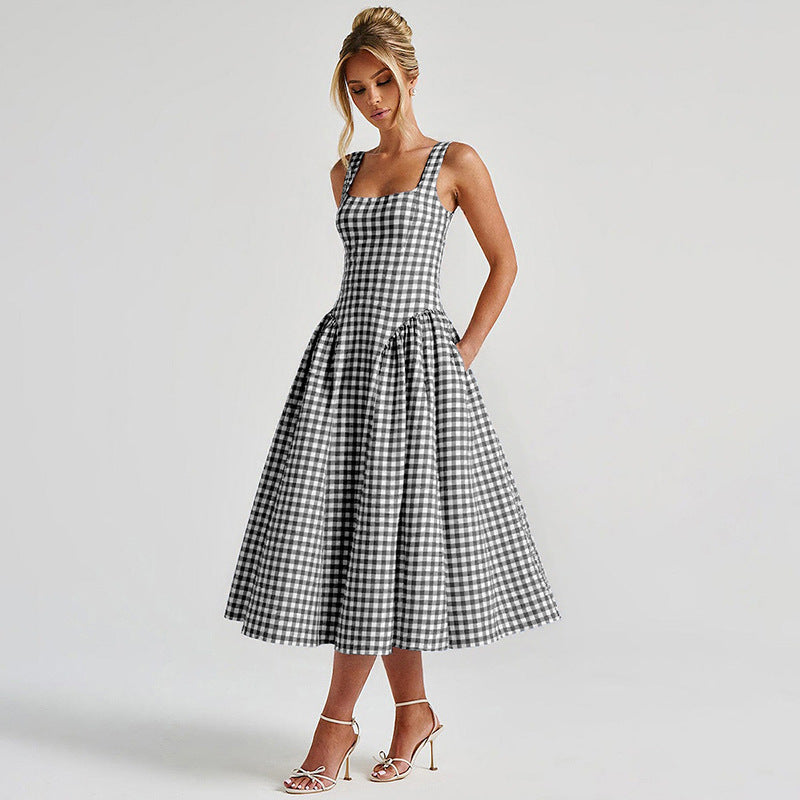 Dame sommerligt maxikjole med ternet design og sidelange draperingselementer Skovae