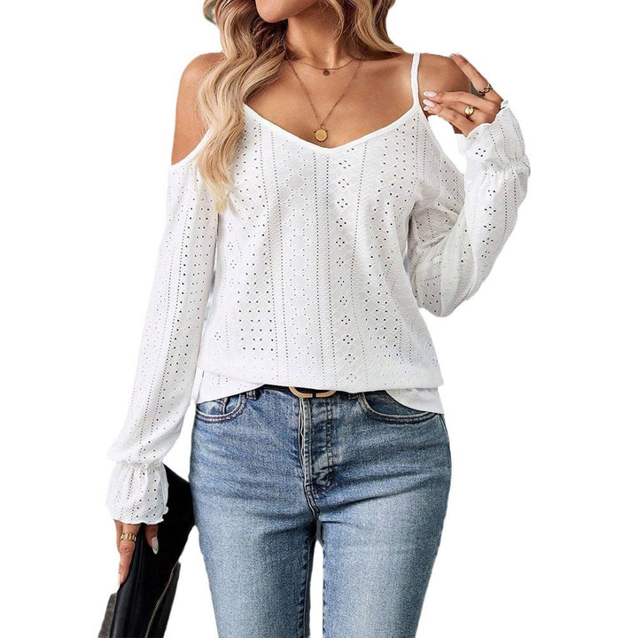 Dame top med off-shoulder detaljedesign og delikate flæsedetaljer Stilla