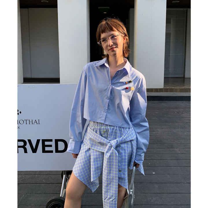 Dame cropped skjorte bluse med moderne knapdetaljer Stilla
