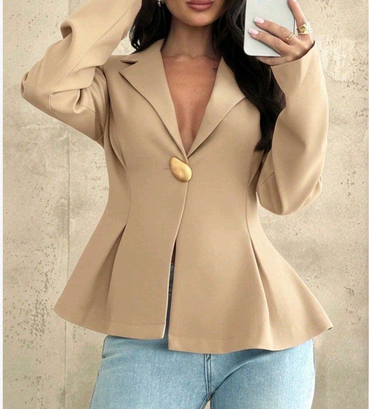 Dame Peplum-Blazer med iøjnefaldende knapdetaljer Skovae