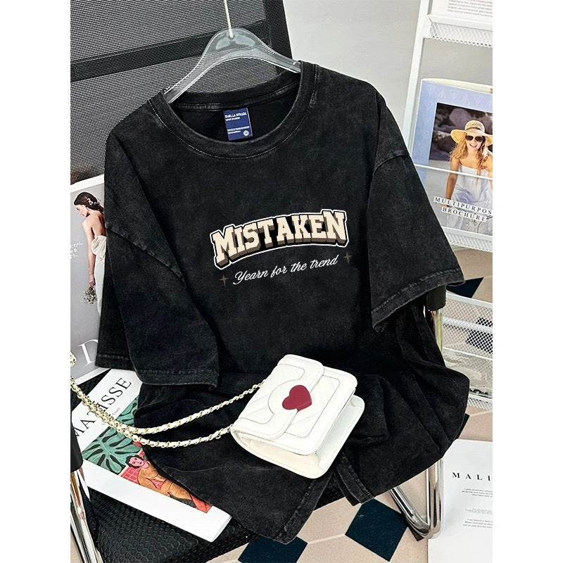 Dame T-shirt i afslappet oversized stil med særligt kreativt grafiktryk Stilla