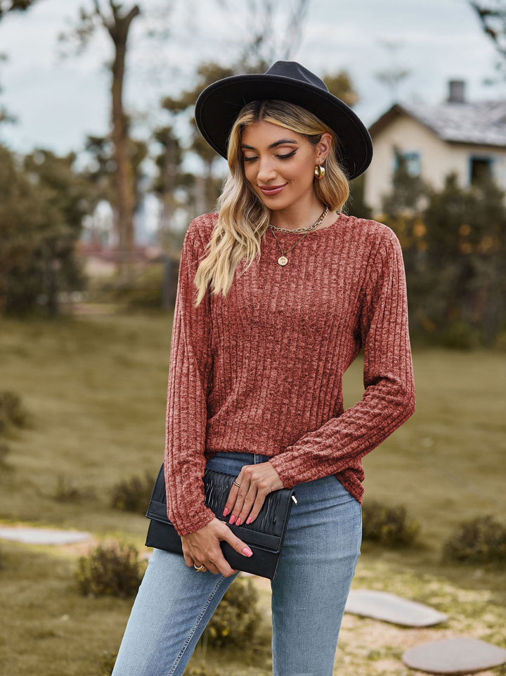 Dame finstrikket pullover med elegant ribstruktur Stilla